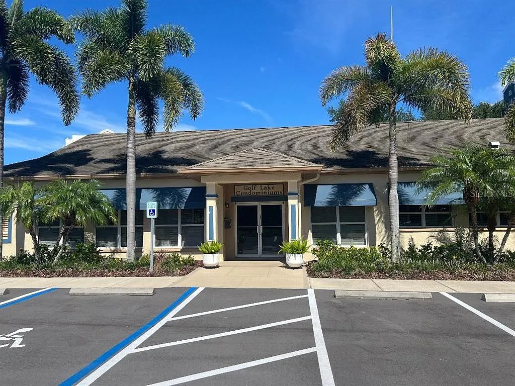 2 bed, 2.0 bath, 1324 sqft, $2,200 — Photo 3