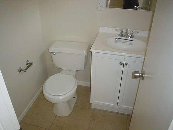 4th image of 2905 Caribbean Dr