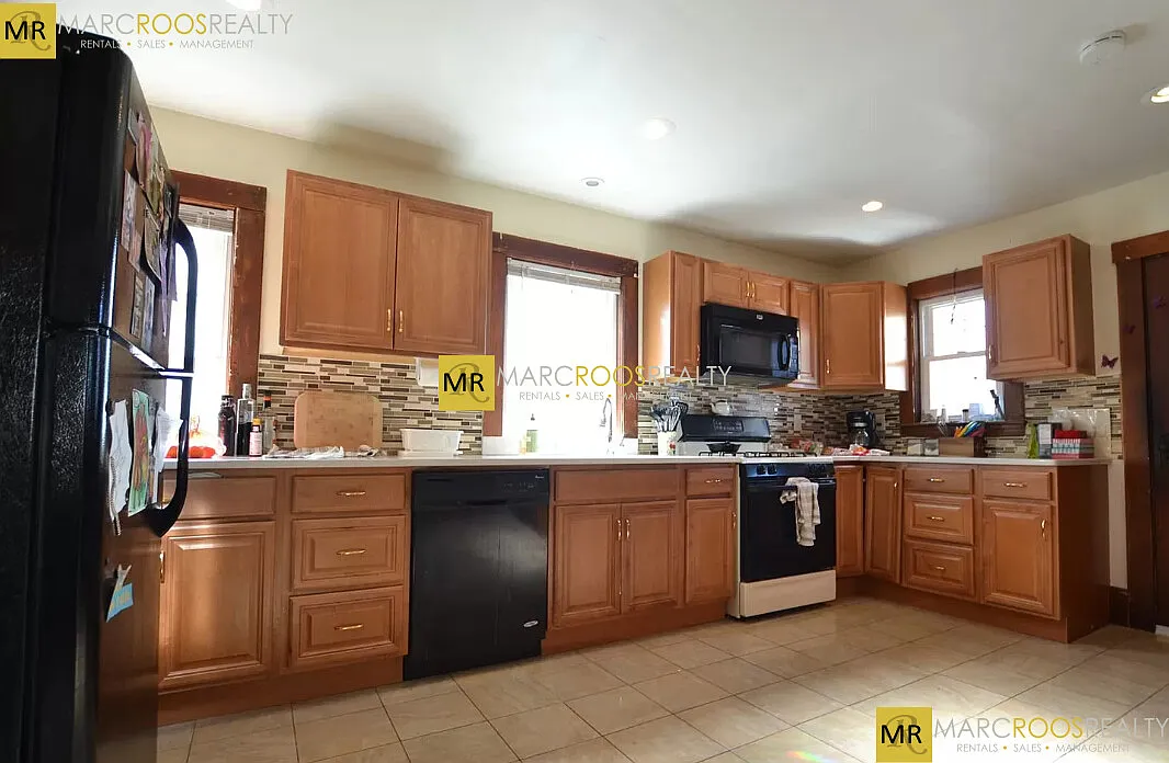 3 bed, 9999 sqft, $3,600 — Photo 3