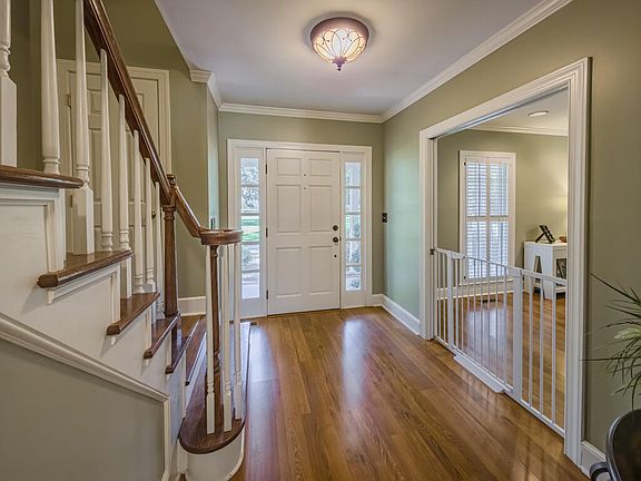 3rd image of 75 Frances Ln