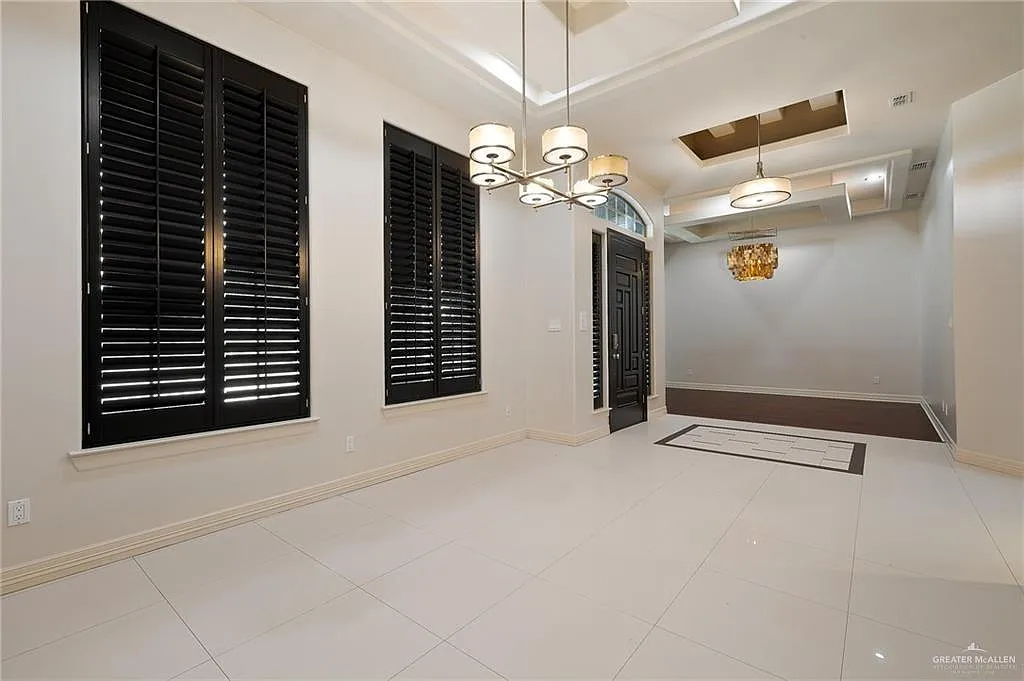 4 bed, 3.5 bath, 3437 sqft, $4,000 — Photo 4
