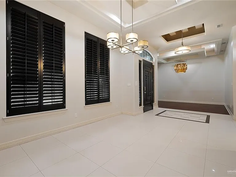 2505 Grand Canal Dr — Photo 4