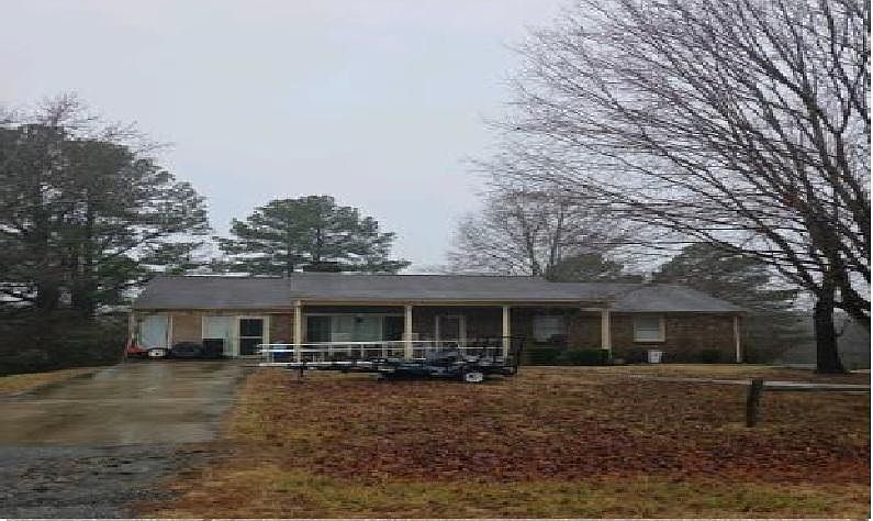 1st image of 1099 E Oak Hill Dr