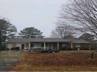 1099 E Oak Hill Dr, Halifax, VA 24558