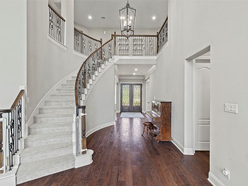 1st image of 7 Prato Park Dr