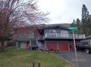 1406 Cris Ct, La Grande, OR 97850