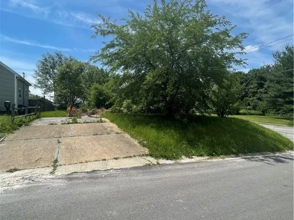 303 S Wheeling St, Oregon, OH 43616