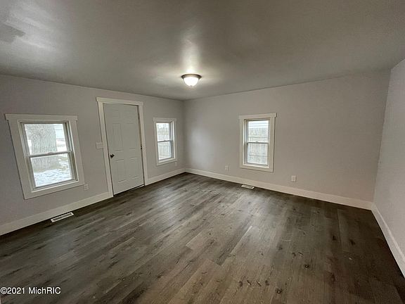 4th image of 2331 Norman Ave