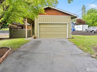 8824 NE 152nd St, Kenmore, WA 98028