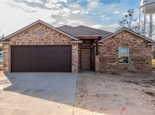 1304 E 1st North St, Kaufman, TX 75142
