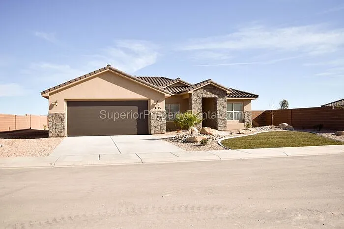 4 bed, 2.5 bath, 1905 sqft, $2,400 — Photo 2