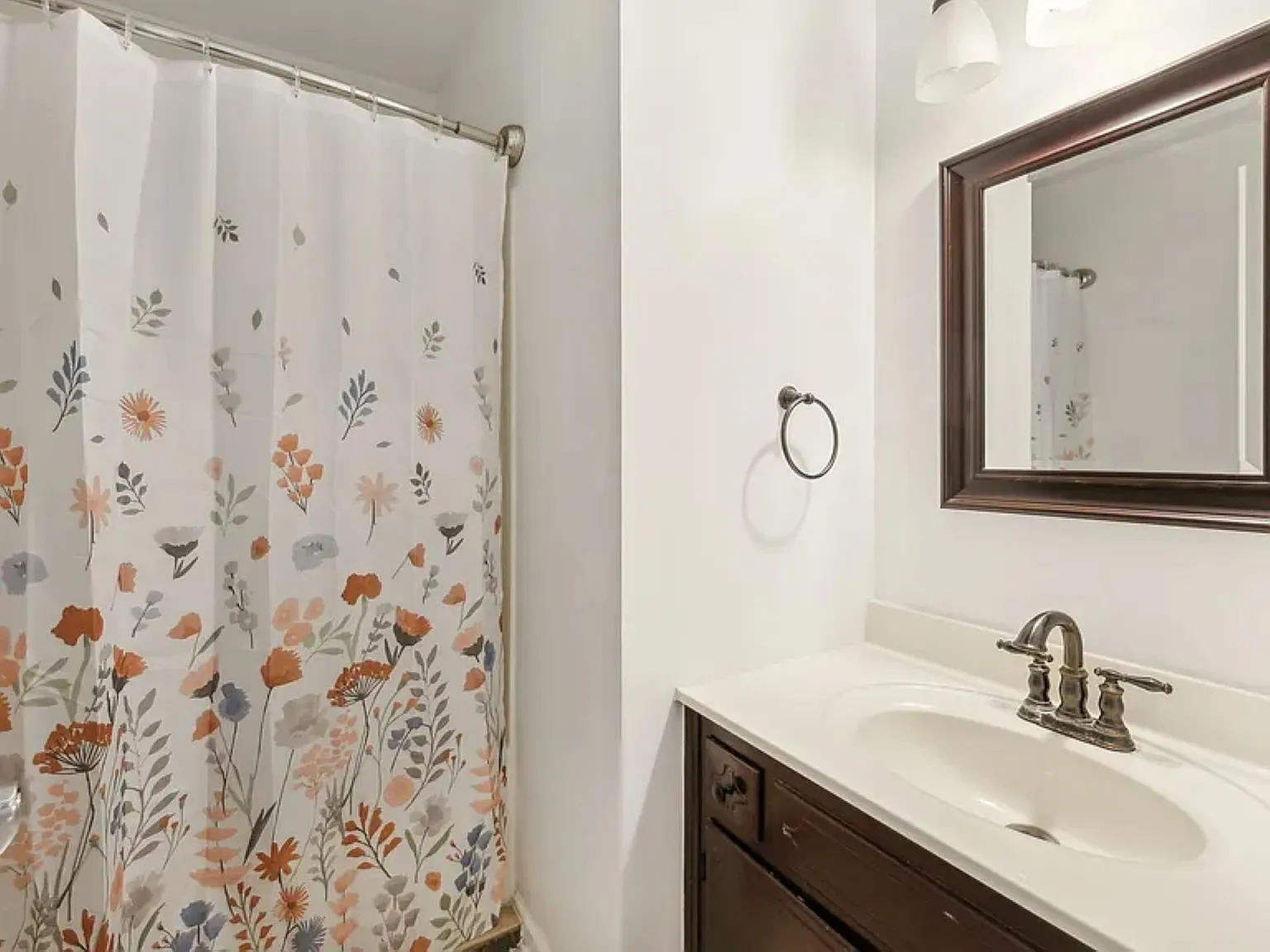 4 bed, 3.0 bath, 2100 sqft, $1,074 — Photo 3