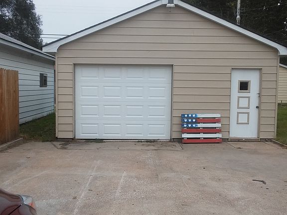 2nd image of 971 N Wood River Ave