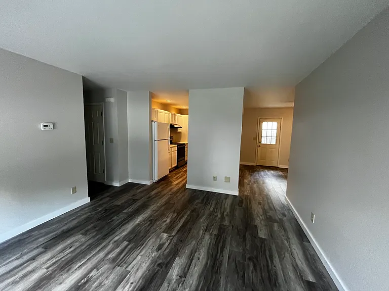 213 W Stone St #2 — Photo 7