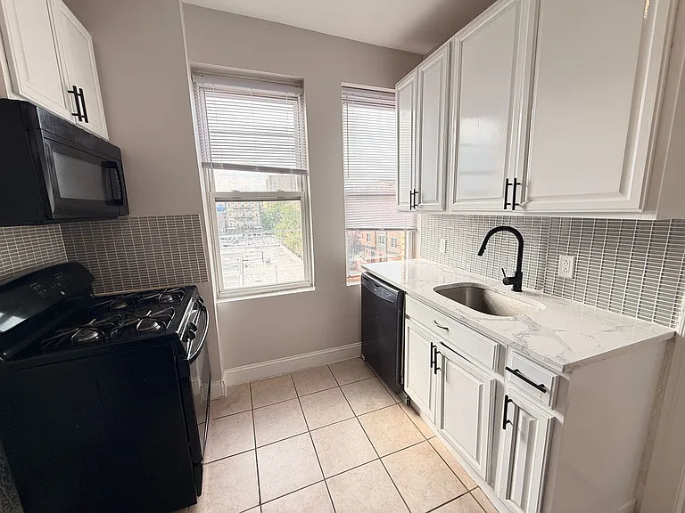 6122 Monroe Pl #17R — Photo 1