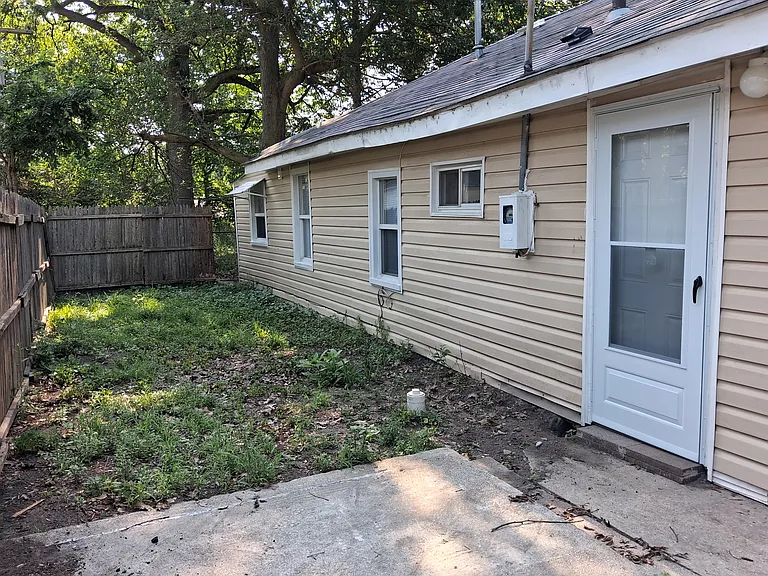 533 E Milton Ave — Photo 3