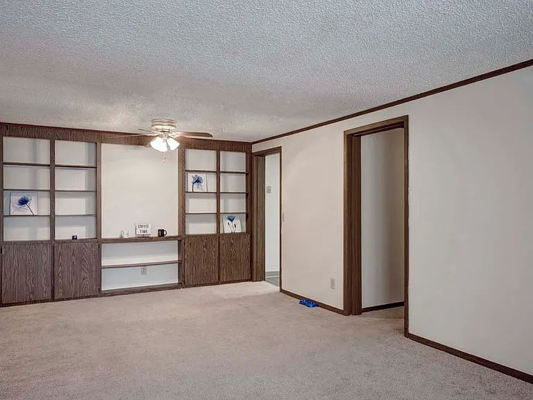 Ridgewood Court — Photo 17