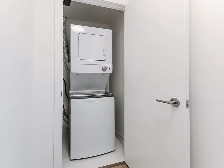 223 Redpath Ave — Photo 159