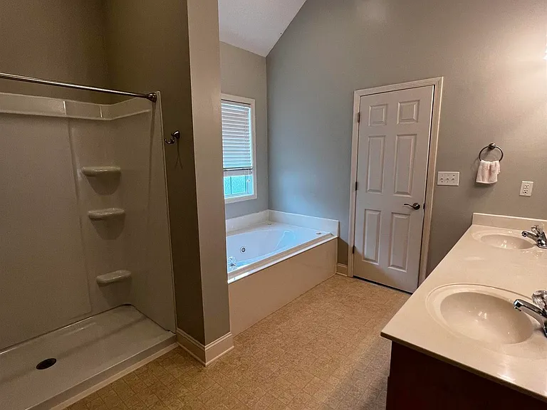 306 Hummingbird Ln — Photo 8