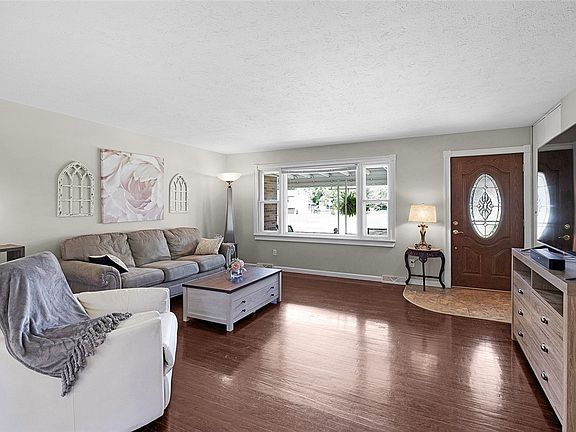 2nd image of 3318 Valley Forge Dr