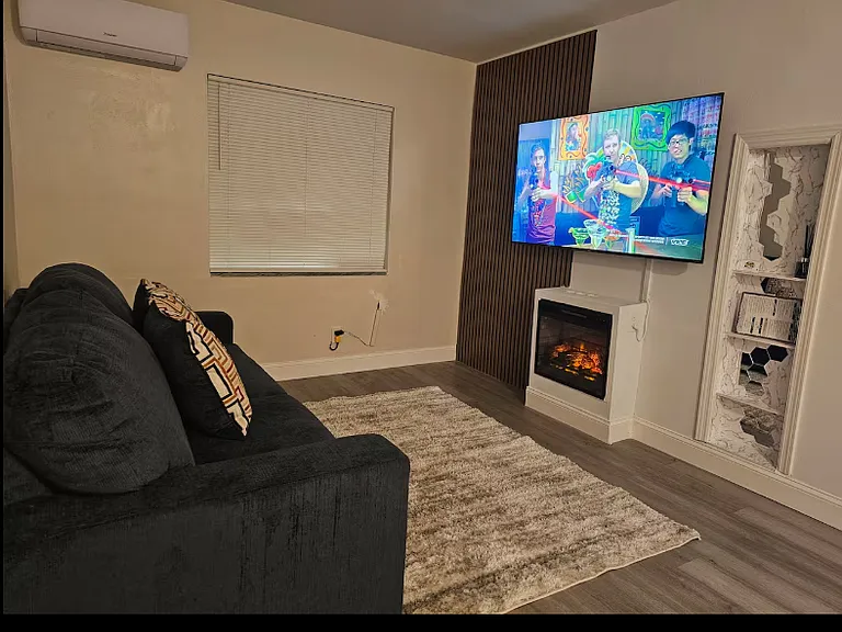 524 NE Crystal St #524 — Photo 3