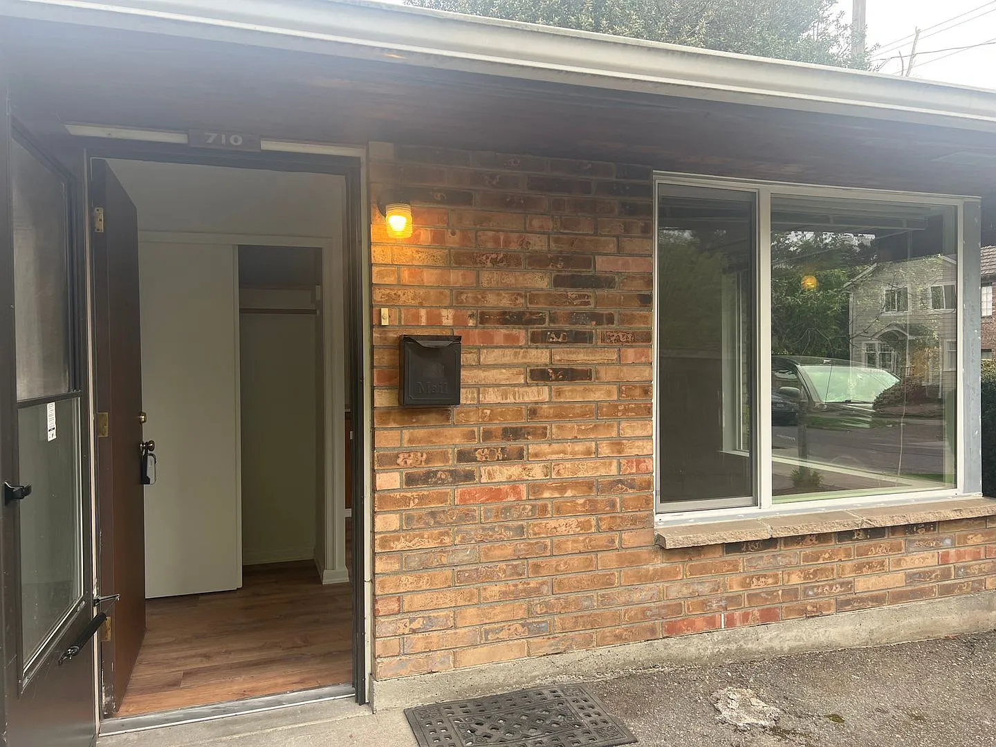 710 Apartment — Photo 2