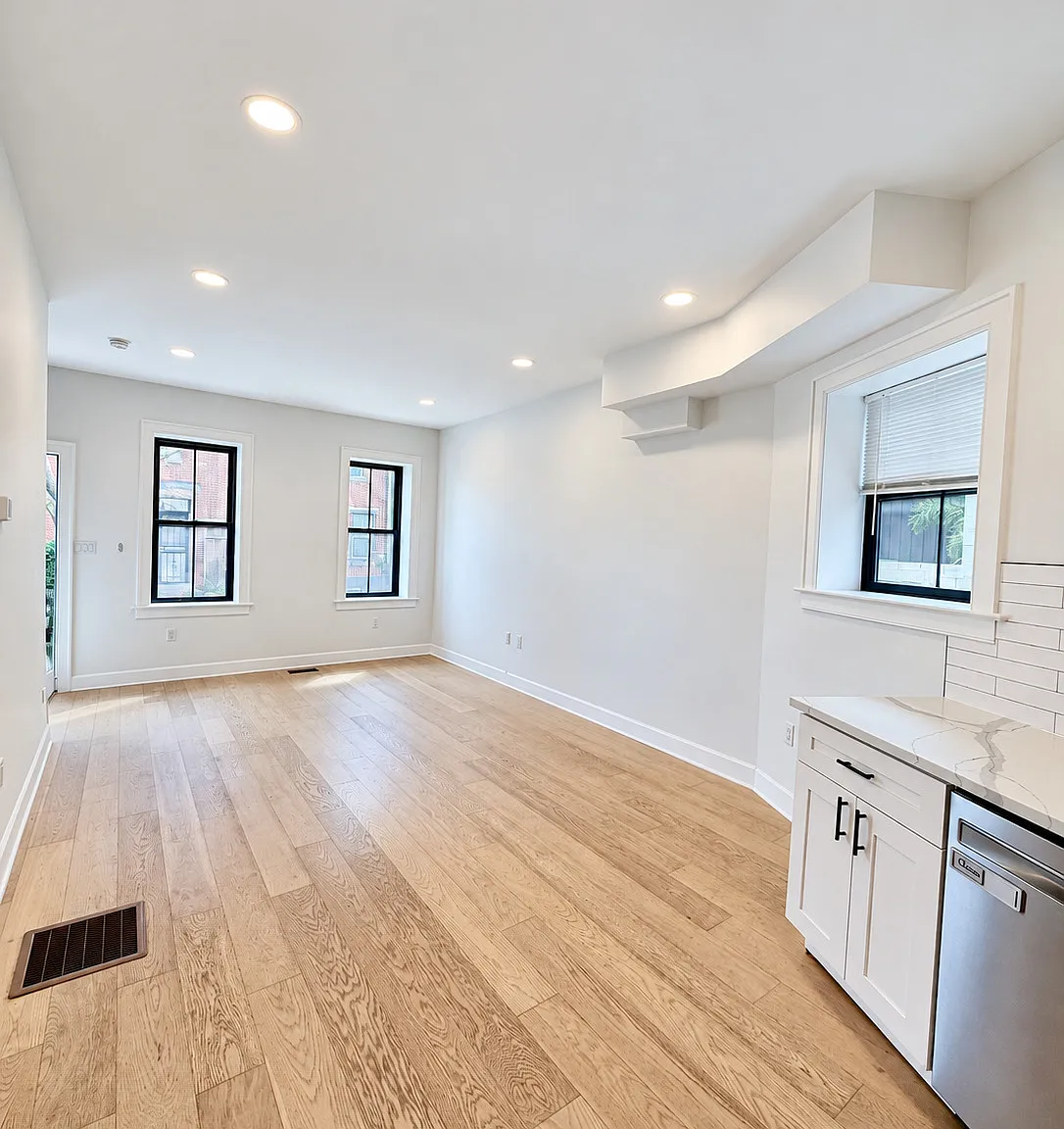 Rooftop Deck Living in Fishtown Spacious 3-Bed, 2-Bath Home for Rent — Photo 2