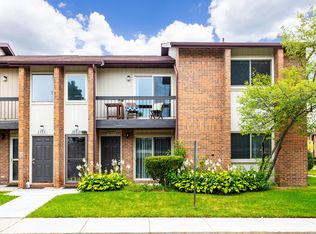 33529 Pondview Cir, Livonia, MI 48152
