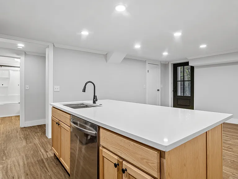 8 Amherst Ave #C — Photo 6
