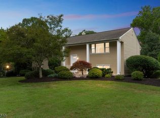 19 Fieldhedge Dr, Hillsborough, NJ