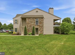 223 Greenview Dr, Lancaster, PA 17601
