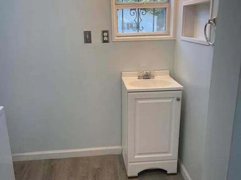 200 Stillwood Dr — Photo 11