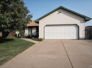 734 Huehl Cir, Salina, KS 67401