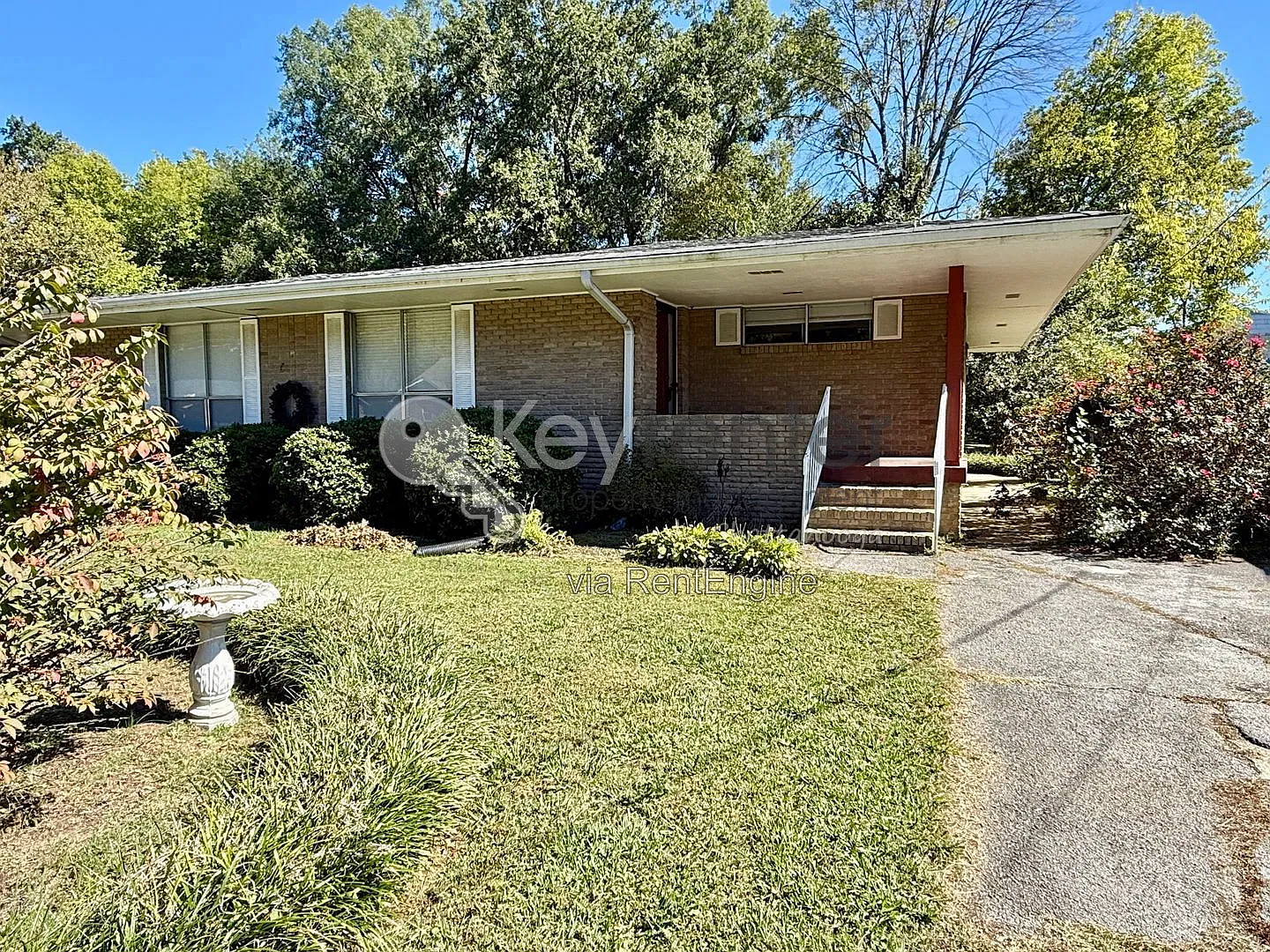 2 bed, 1.0 bath, 918 sqft, $1,200 — Photo 1