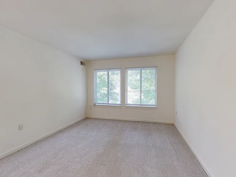 Seneca Place — Photo 77