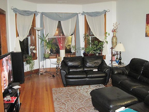 2nd image of 2730 W Sunnyside Ave