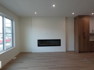 224 28th St NW, Edmonton, AB T6T2H3