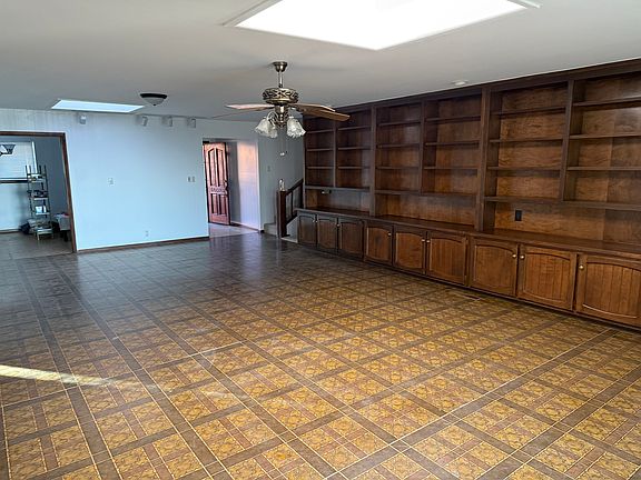 2nd image of 4601 Larchmont Dr NE