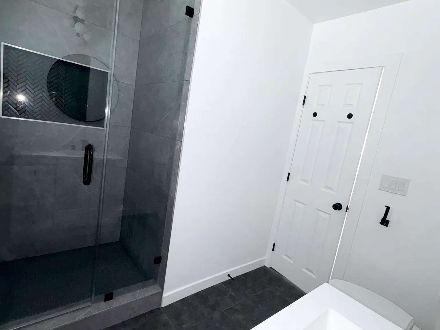 3 bed, 1200 sqft, $4,000 — Photo 4