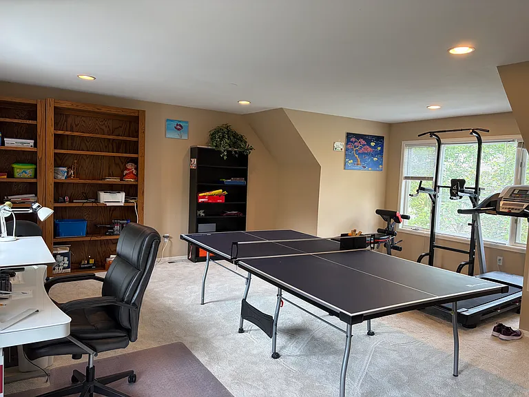 Huge bonus room