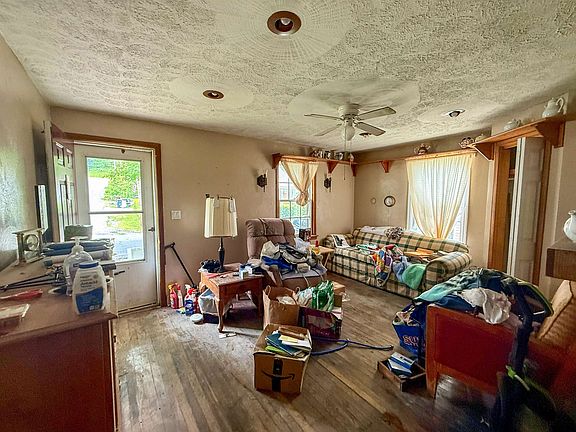 4th image of 463 Poplar St