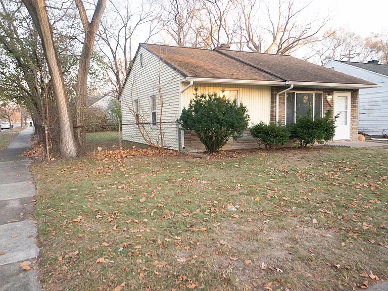 22760 Rosewood Ave — Photo 17