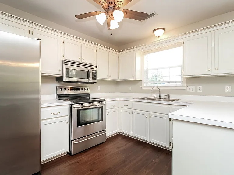 1126 Poplar Hollow Rd — Photo 8
