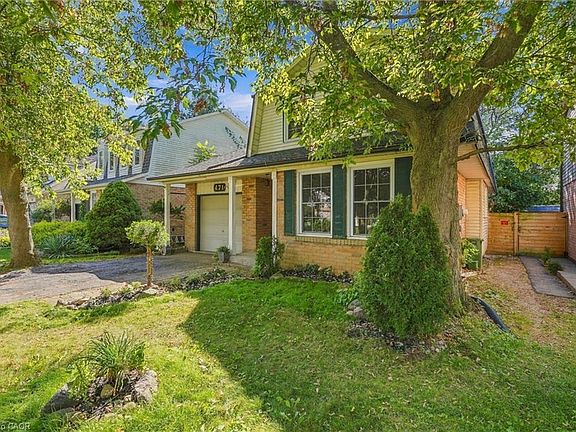 3rd image of 471 Knightsbridge Cres
