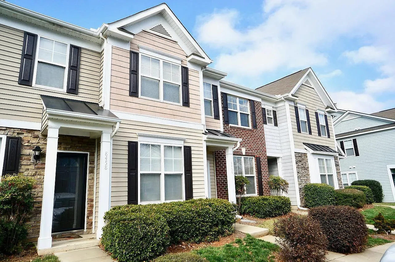 2 bed, 2.5 bath, 1449 sqft, $1,700 — Photo 3