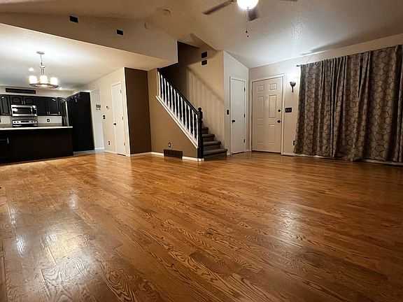 2nd image of 259 E 40th St