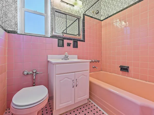 2727 Ocean Parkway image 10 of 18