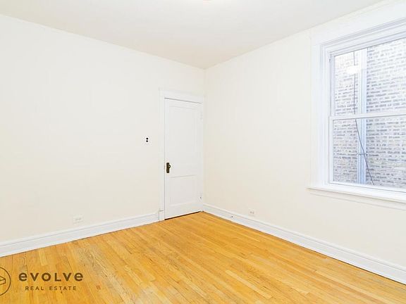 5th image of 3008 N Whipple St