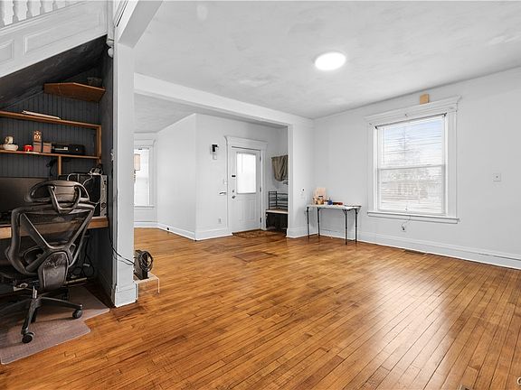 4th image of 1501 Kemble St