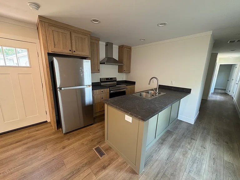 205 Woodland Dr — Photo 3